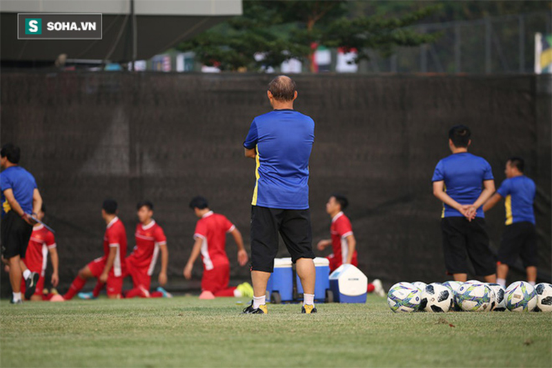 HLV Park Hang-seo đăm chiêu, làm điều bất ngờ trước giờ G