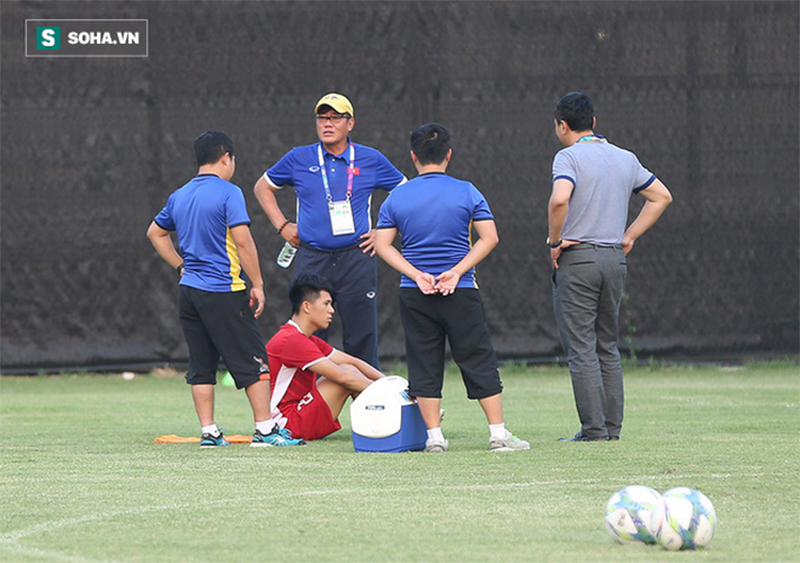 HLV Park Hang-seo đăm chiêu, làm điều bất ngờ trước giờ G