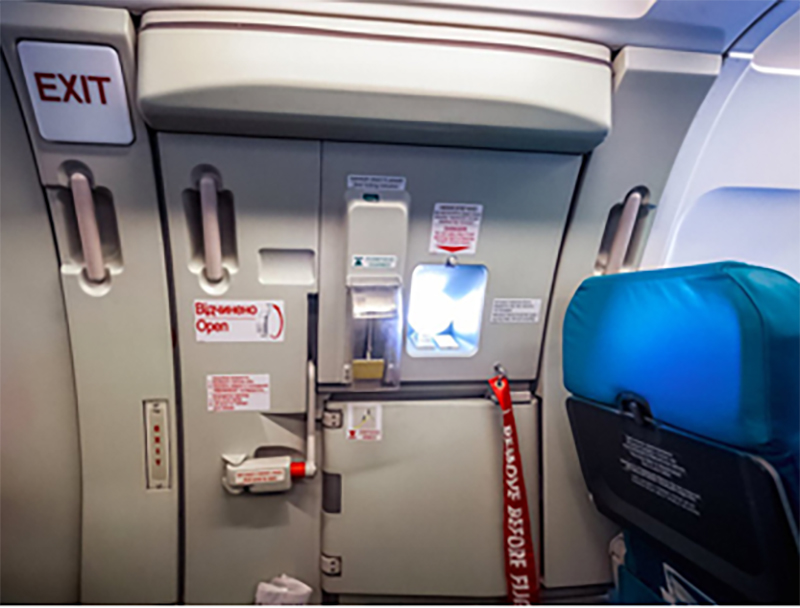 Khách hoang mang cửa thoát hiểm không an toàn, Vietnam Airlines nói gì?