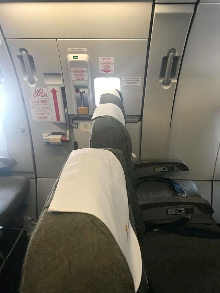 Khách hoang mang cửa thoát hiểm không an toàn, Vietnam Airlines nói gì?