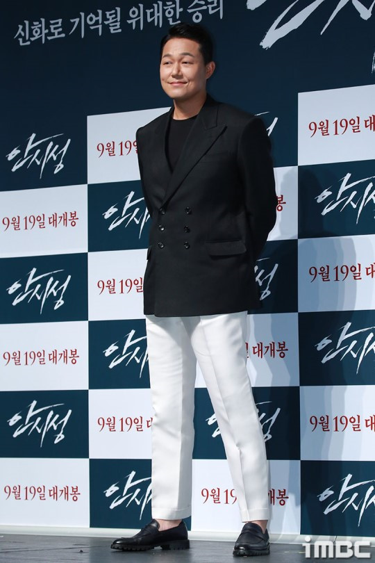 Cách mặc suit trẻ trung, lịch lãm như tài tử Hàn