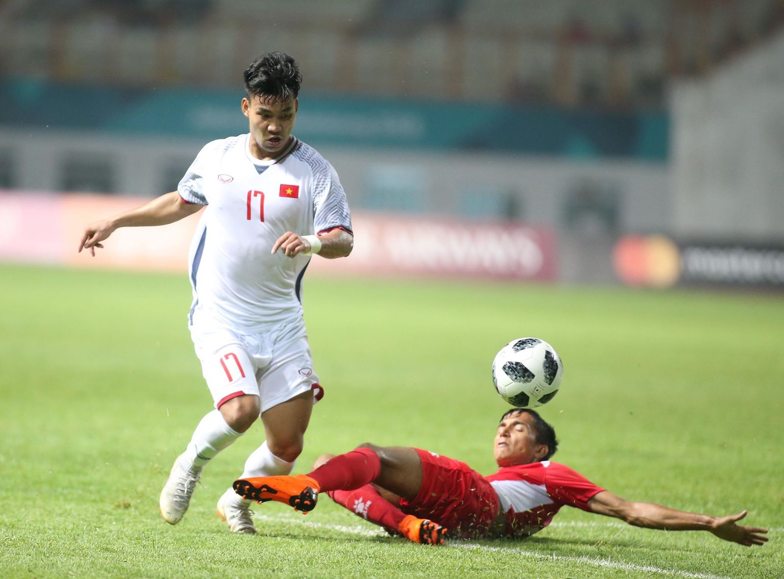 8 cầu thủ ấn tượng của Việt Nam ở vòng bảng