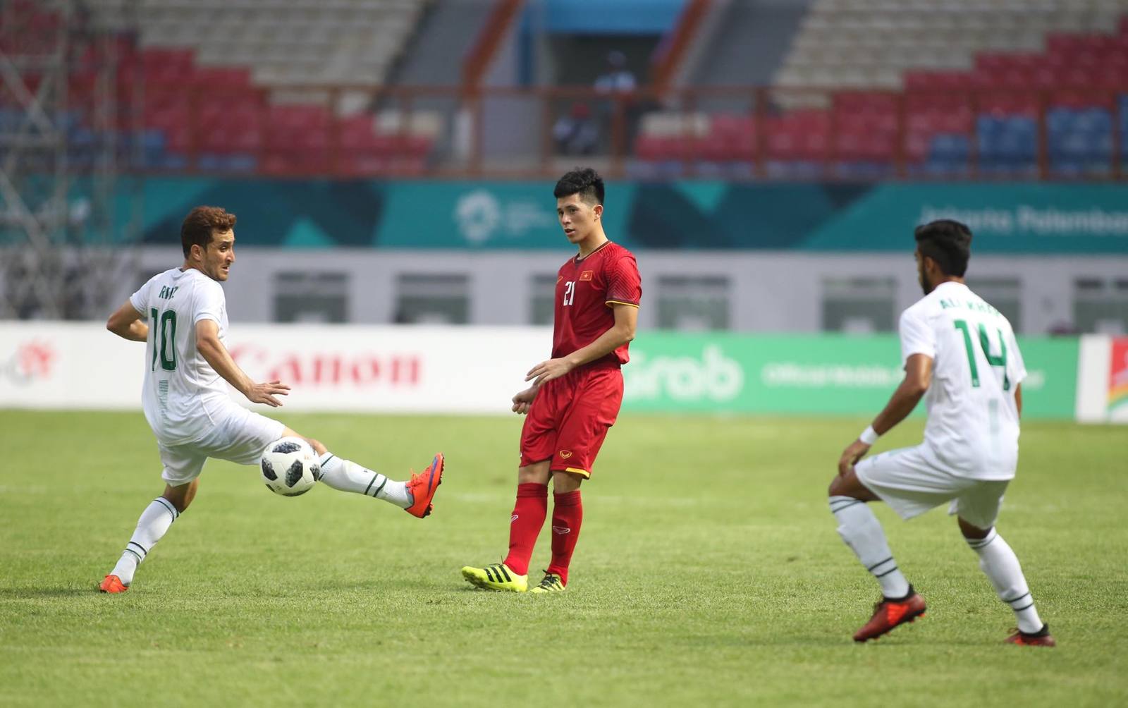 8 cầu thủ ấn tượng của Việt Nam ở vòng bảng