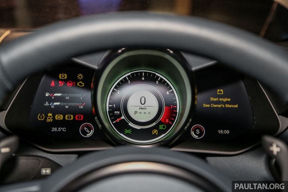 Aston Martin V8 Vantage 2018 giá từ 390.000 USD tại Malaysia