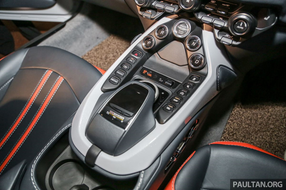 Aston Martin V8 Vantage 2018 giá từ 390.000 USD tại Malaysia