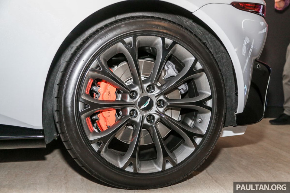 Aston Martin V8 Vantage 2018 giá từ 390.000 USD tại Malaysia