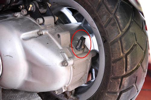 Thay nhớt hộp số xe tay ga: Thói quen bỏ quên của nhiều người