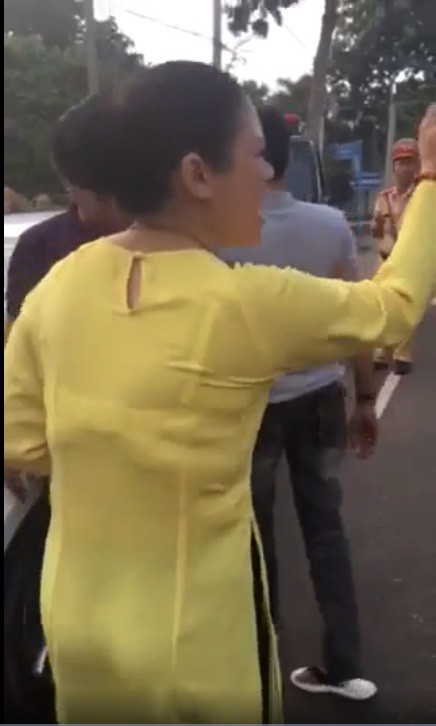 Quyền Đội trưởng CSGT Bà Rịa: Người vợ ngồi sau rút tờ tiền 500.000 đồng ra định hối lộ