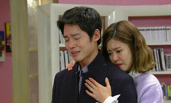 Chỉ bằng một câu nói, mẹ chồng khiến con trai ngoại tình đòi ly hôn phải ngoan ngoãn quay về với vợ