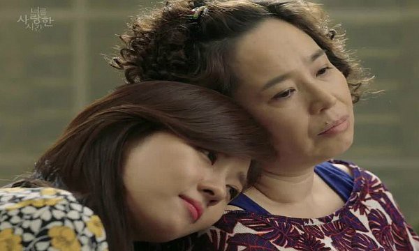 Chỉ bằng một câu nói, mẹ chồng khiến con trai ngoại tình đòi ly hôn phải ngoan ngoãn quay về với vợ