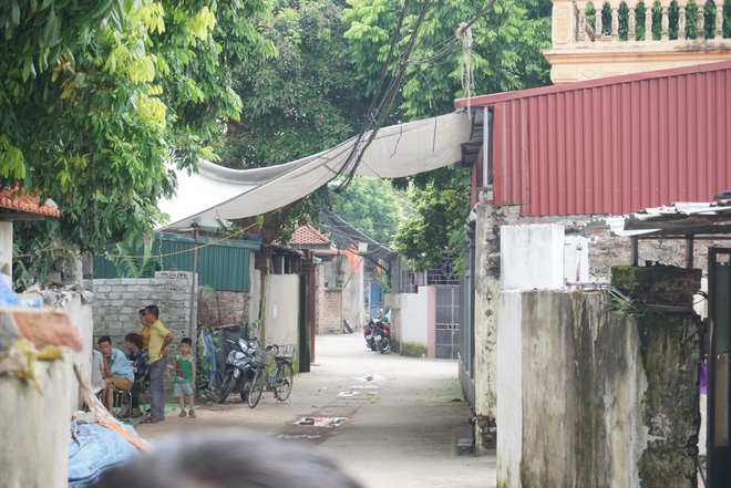 Vụ chồng mới ra tù truy sát đâm vợ tử vong: Nhân chứng thấy anh ta rất dữ tợn