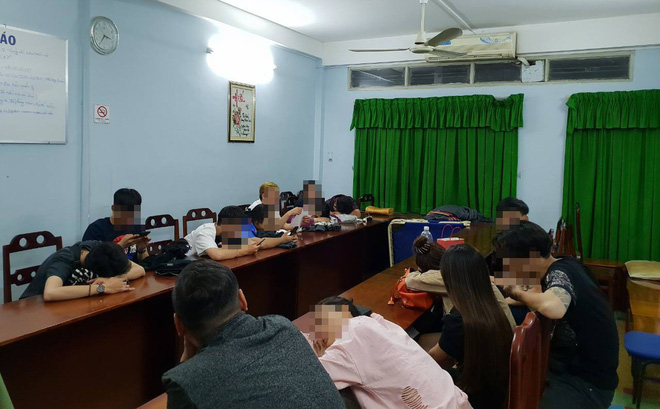 Khởi tố, bắt tạm giam 6 nam thanh, nữ tú phê ma túy tập thể trong khách sạn ở Sài Gòn