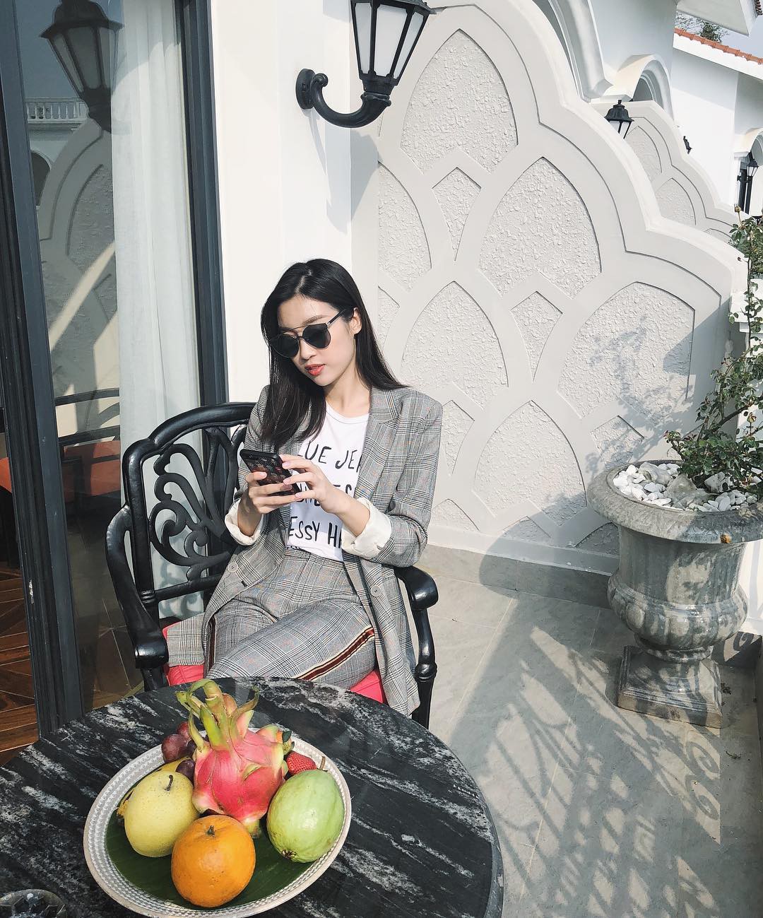 Không cần học đâu xa, các mỹ nhân Việt cũng có loạt gợi ý đầy tính ứng dụng giúp nàng công sở mặc đẹp cả tuần