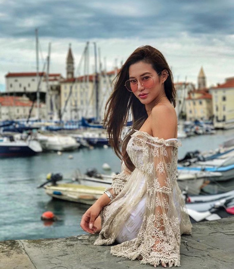 Cuộc sống giàu sang, nổi tiếng của ái nữ tỷ phú Hong Kong