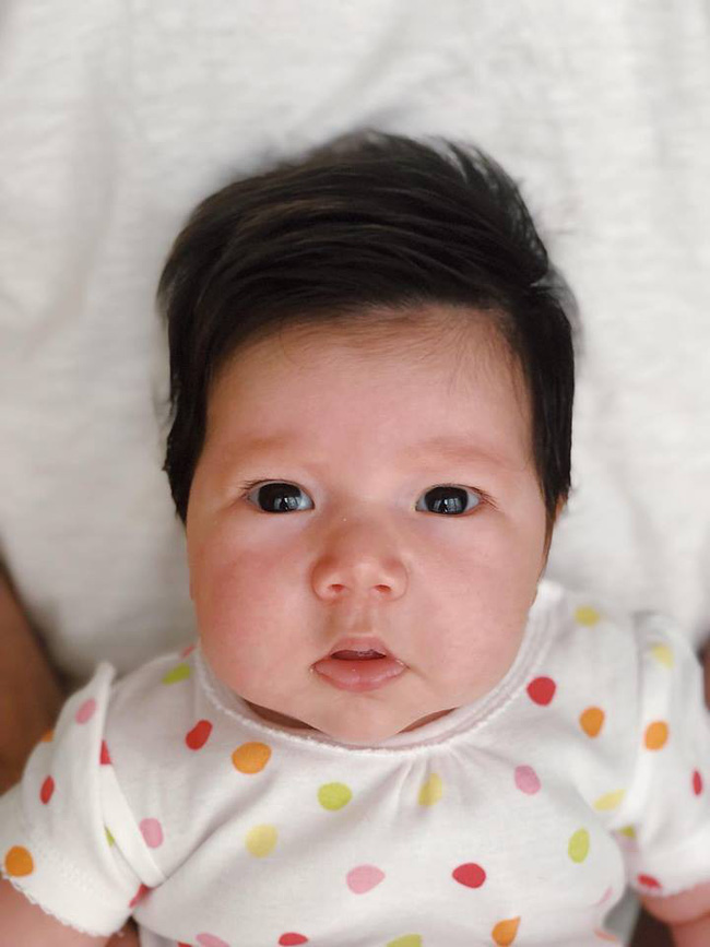 Hà Anh chia sẻ hình ảnh con gái ai cũng giật mình vì giống nhau như đúc