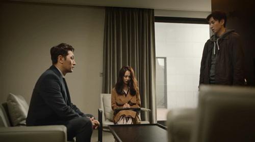 Kết hôn với 2 người đàn ông, 10 năm sau mới bị phát hiện