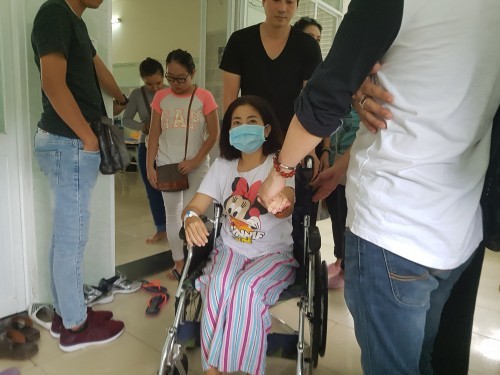 Phùng Ngọc Huy bị ném đá vì bỏ rơi Mai Phương, Ốc Thanh vân lên tiếng bảo vệ