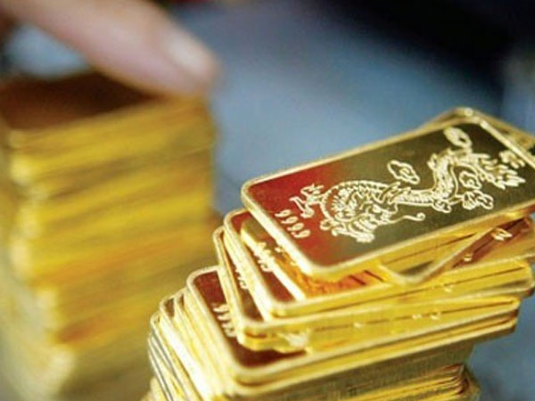 Giá vàng miếng tiếp tục đi lên, USD giảm