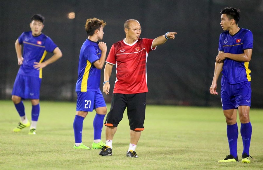 Việt Nam rèn giũa hàng thủ trước trận đấu Bahrain