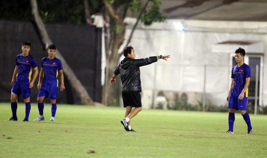 Việt Nam rèn giũa hàng thủ trước trận đấu Bahrain