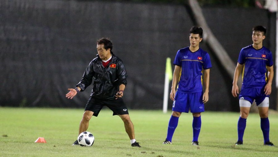 Việt Nam rèn giũa hàng thủ trước trận đấu Bahrain