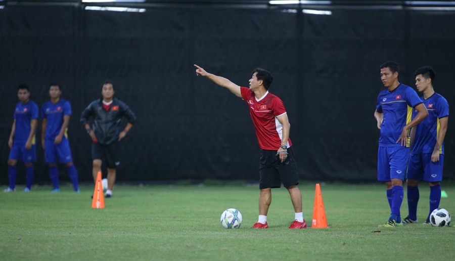 Việt Nam rèn giũa hàng thủ trước trận đấu Bahrain