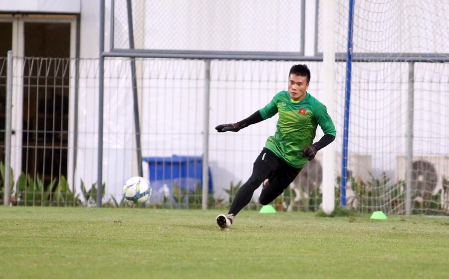 Việt Nam rèn giũa hàng thủ trước trận đấu Bahrain