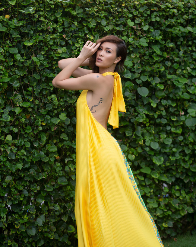 Phương Mai khoe vóc dáng hoàn hảo trong loạt trang phục gợi cảm