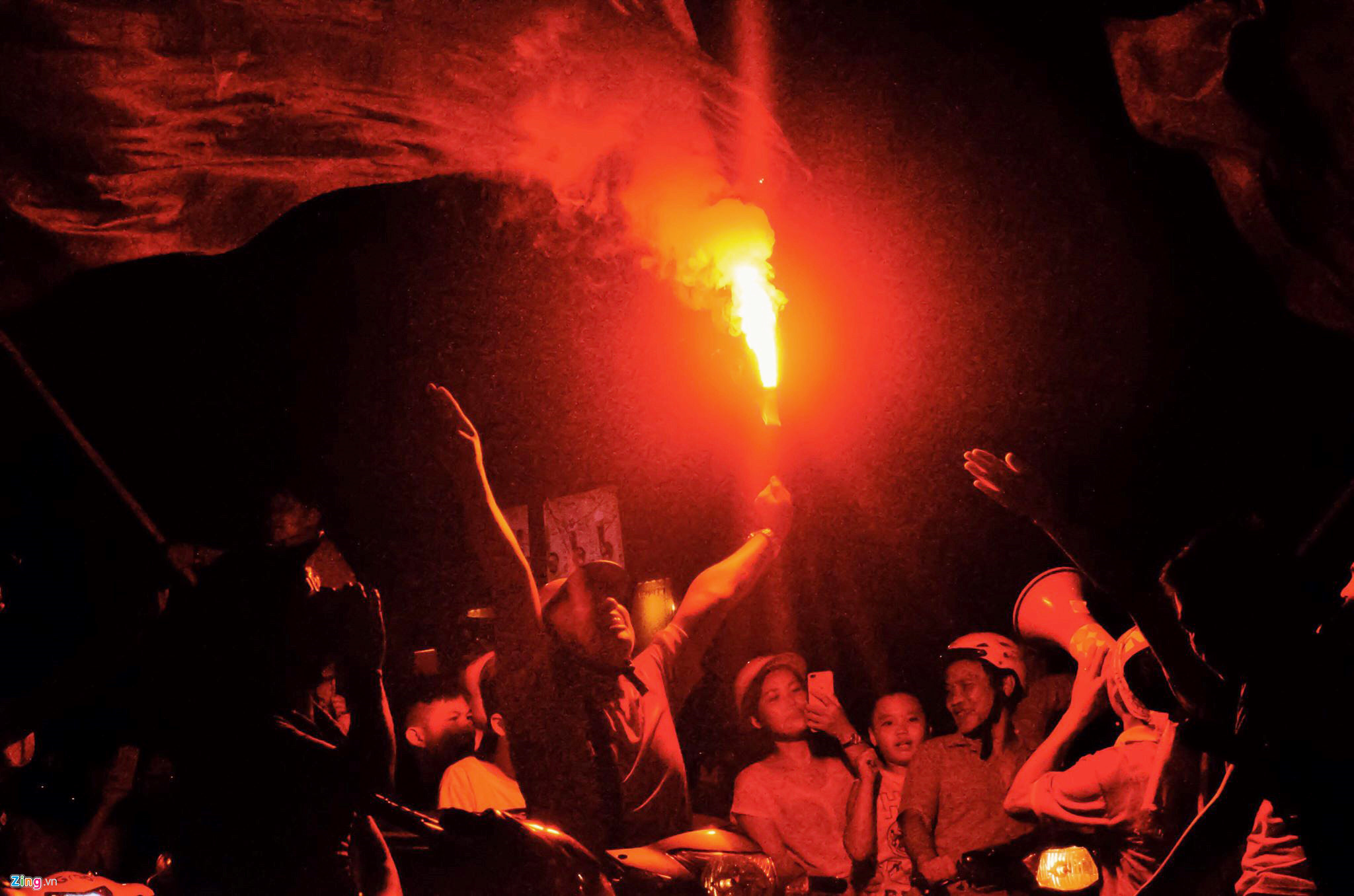 Hàng triệu người ăn mừng chiến thắng của tuyển Olympic Việt Nam