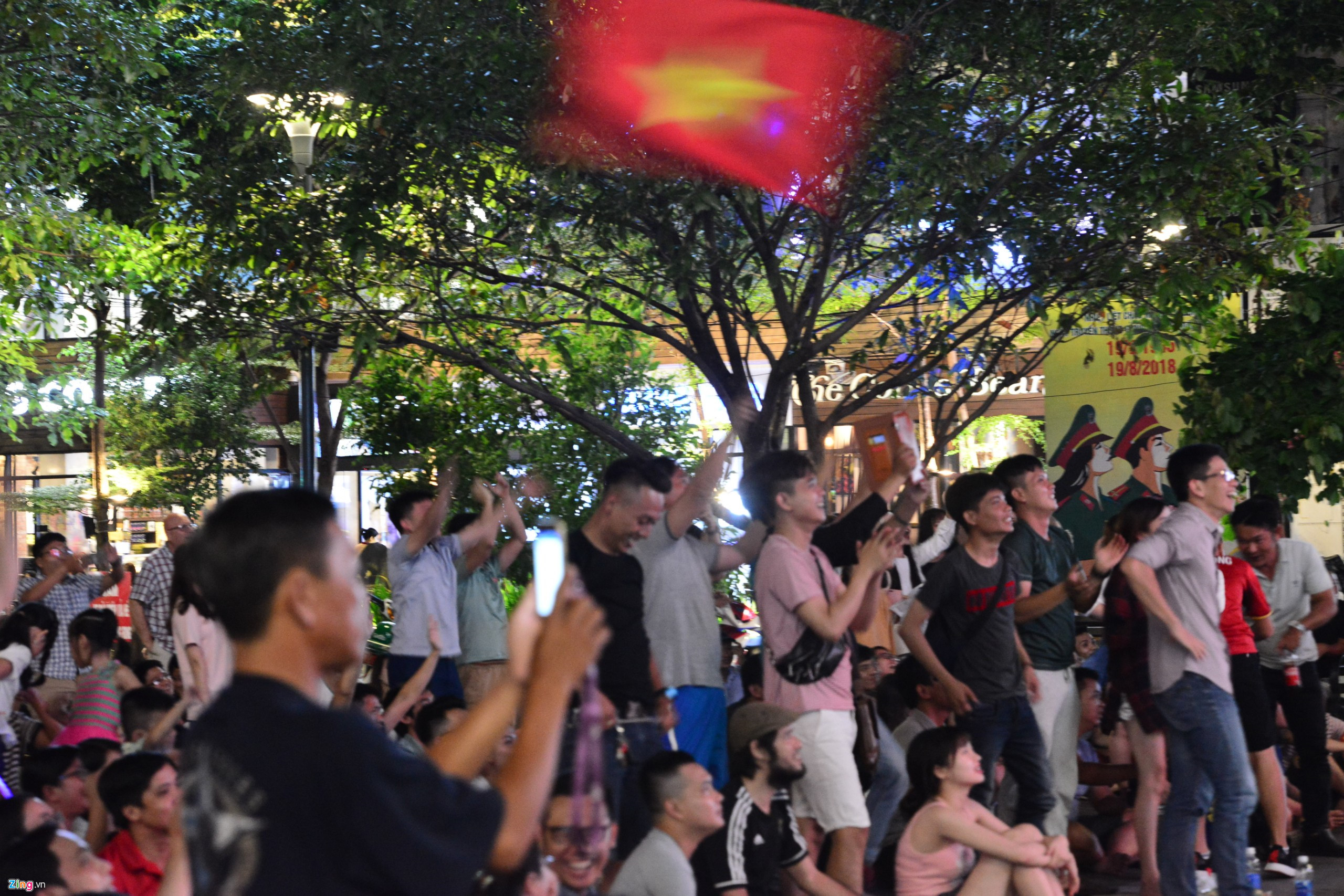 Hàng triệu người ăn mừng chiến thắng của tuyển Olympic Việt Nam