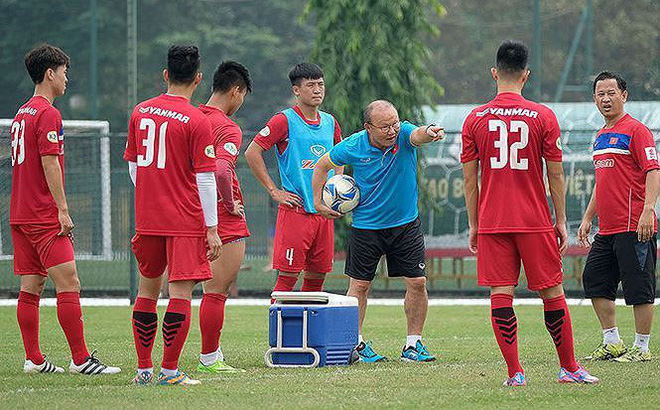 HLV Park Hang Seo không phải cây đũa thần, bóng đá Việt cần tự lực