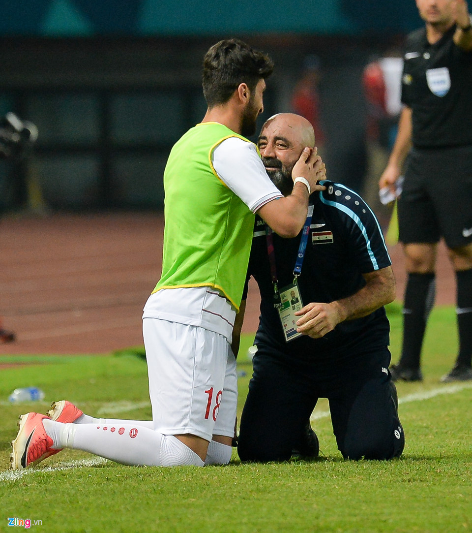 Cầu thủ Palestine bật khóc sau khi bại trận trước Syria