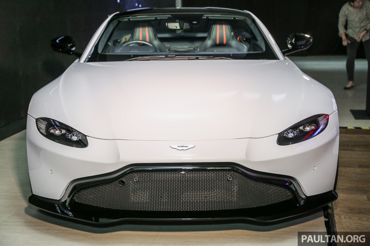 Aston Martin V8 Vantage 2018 ra mắt Đông Nam Á