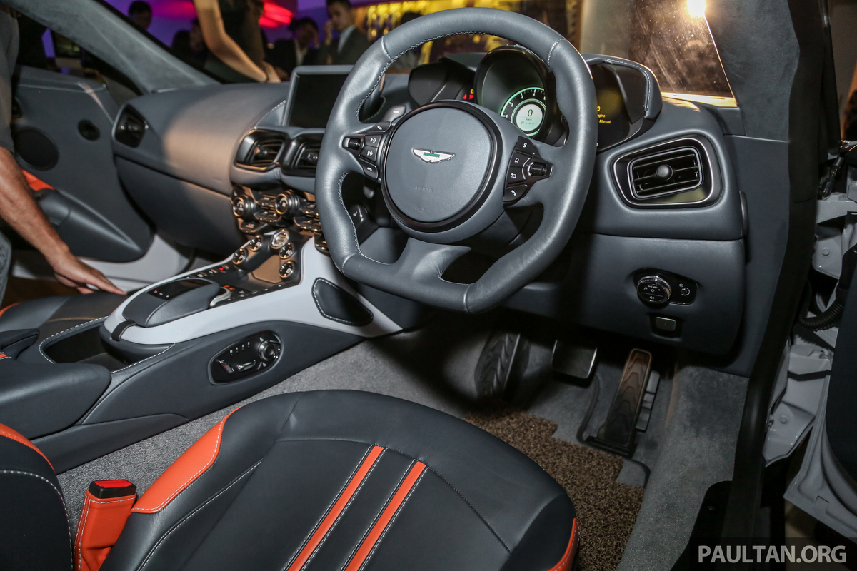 Aston Martin V8 Vantage 2018 ra mắt Đông Nam Á