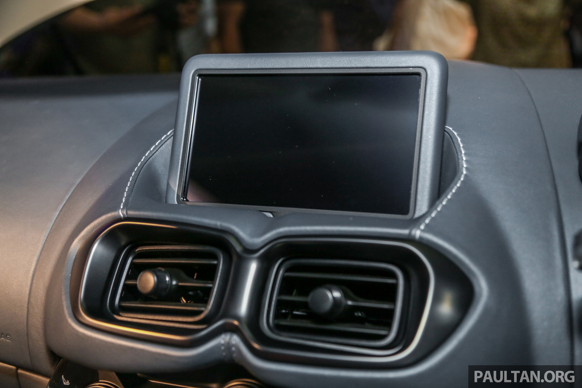 Aston Martin V8 Vantage 2018 ra mắt Đông Nam Á