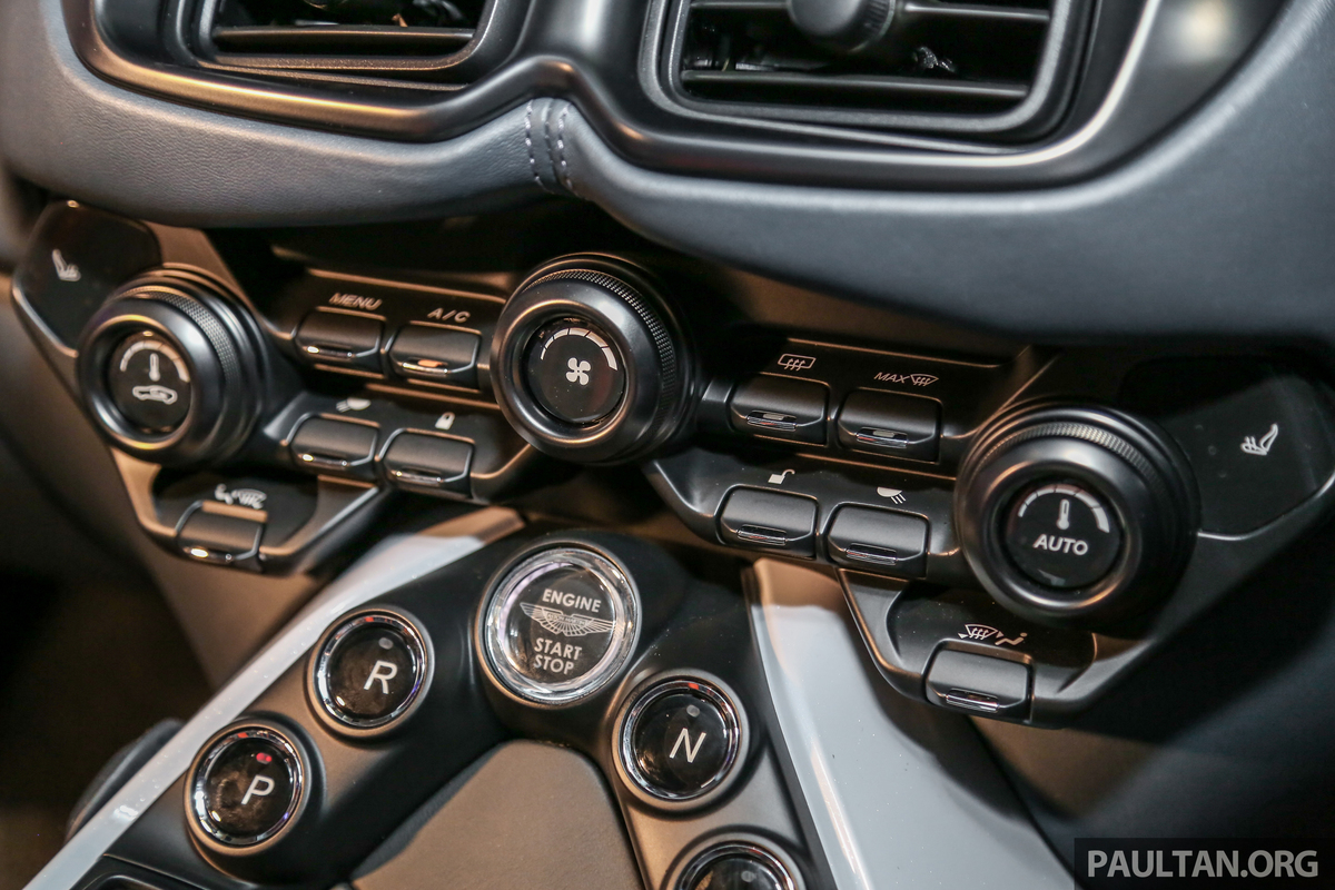 Aston Martin V8 Vantage 2018 ra mắt Đông Nam Á