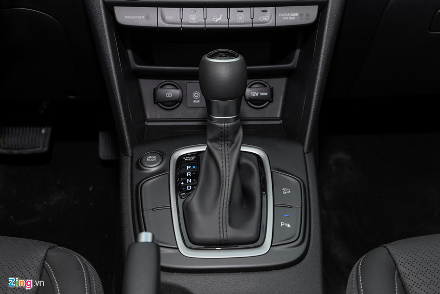 Hyundai Kona: Nhiều công nghệ, động cơ khỏe, giá cao hơn EcoSport