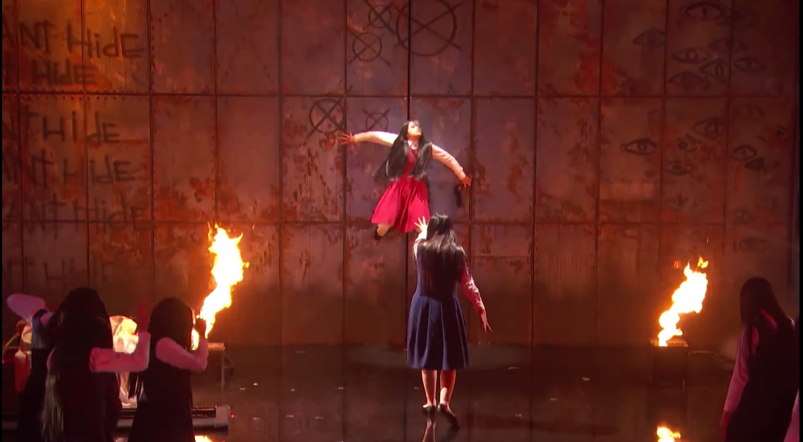 Americas Got Talent: Ma nữ Riana gọi chị em lên dọa Mel B nhưng cuối cùng chính bản thân lại phải chạy trốn