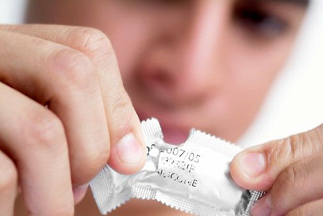 Những lỗi sai tai hại khi dùng bao cao su khiến bạn có ngày ôm hận