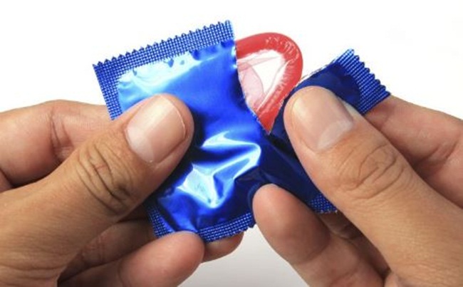 Những lỗi sai tai hại khi dùng bao cao su khiến bạn có ngày ôm hận