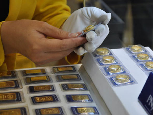 Giá vàng miếng giảm, USD tăng