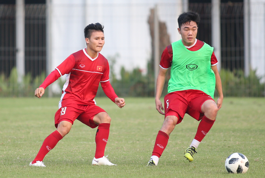 HLV Park Hang-seo suy tư tìm cách hạ Bahrain