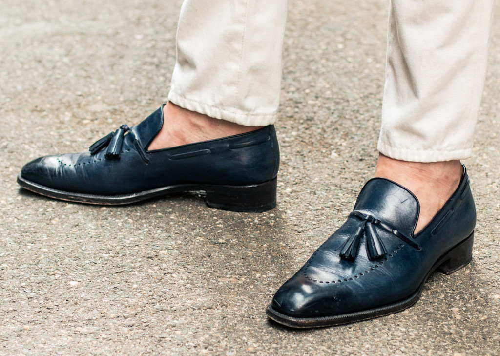 Mang giày không mang tất: Thế nào mới đẹp?