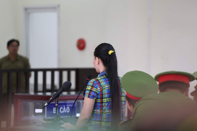 Vụ vợ giết chồng, phân xác phi tang: Mẹ bị cáo khóc nghẹn, xin tòa giảm nhẹ hình phạt cho con