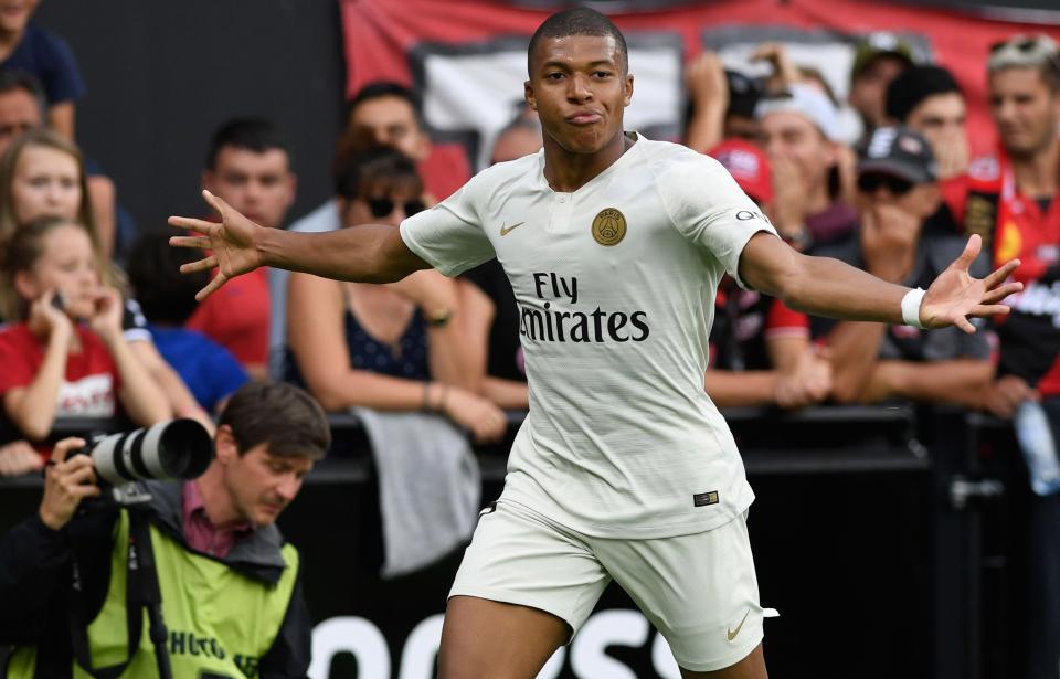 Dàn sao MU hừng hực tái xuất, Real đánh cắp Mbappe