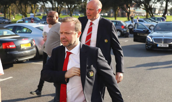 MU điêu đứng: Sếp bự bị tẩy chay, sa thải