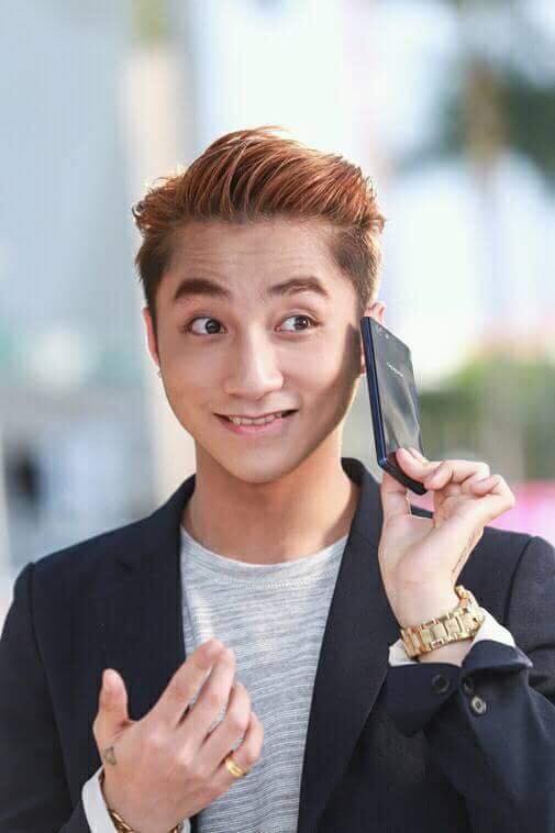 Bức tranh Sơn Tùng do fan có tâm vẽ tặng khiến Sky không nhận ra nổi thần tượng