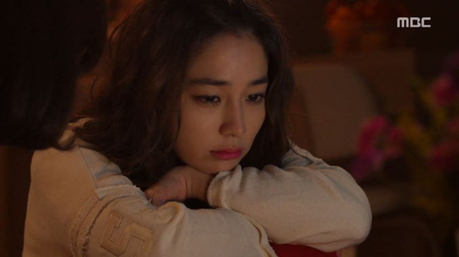 Kỉ niệm 5 năm ngày cưới, món quà mà vợ trẻ nhận được từ chồng là một cô nhân tình