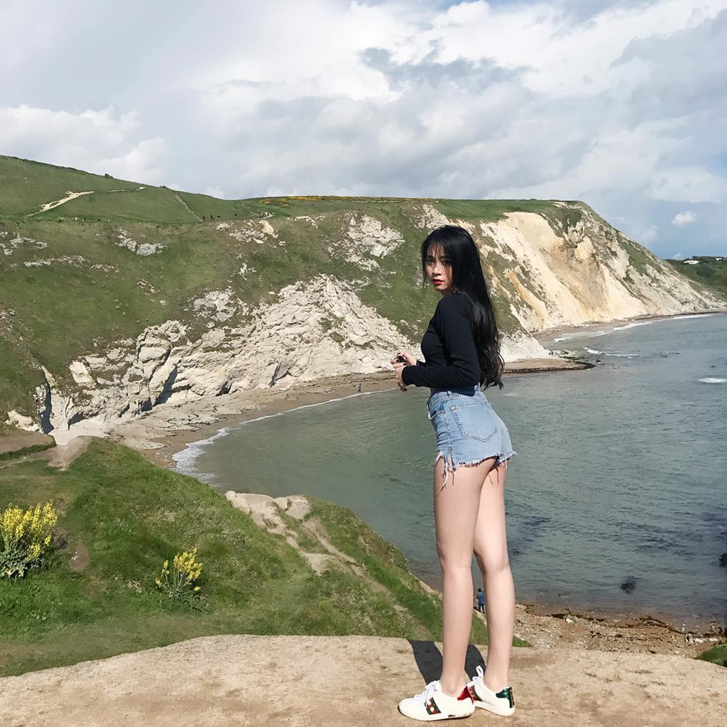 Hot girl thế hệ mới sinh năm 2000, cao 1,7 m và đang du học ở Anh