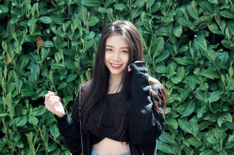 Hot girl thế hệ mới sinh năm 2000, cao 1,7 m và đang du học ở Anh